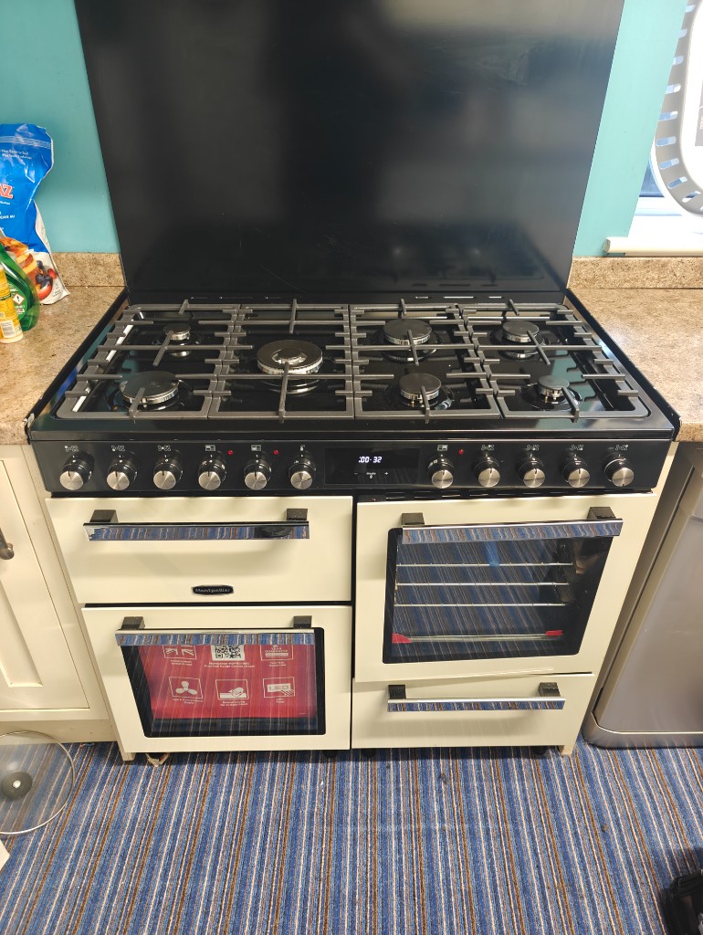 Range cooker with splashback installed after kitchen relocation